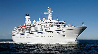 Mit dem Hochseeschiff Astor geht Transocean 2011 auf eine 33-tägige Grönland-Reise