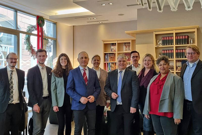 In Regensburg dabei (von links): Florian Stehr, Max Degenhart, Lucie Weingartner, Ismael Ertug, Stefanie Birnthaler, Stefan Schmidt, Winfried Schulze, Anke Budde, Tanja Bauer-Glück,  Alexander Dingeldey