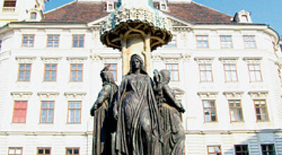 Für die Dame am Austria-Brunnen soll Goethes Enkelin Modell gestanden haben.