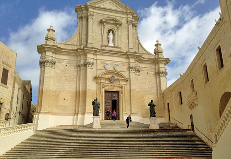 Groß und prächtig ist die Kathedrale von Victoria, der Hauptstadt Gozos.