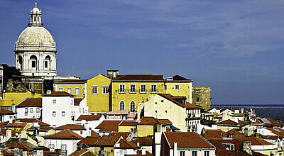 Auch das Fremdenverkehrsamt von Lissabon – im Bild das Altstadtviertel Alfama – stellt sich auf der Roadshow vor
