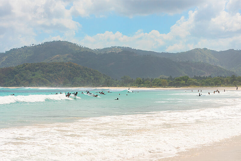 An den Stränden Lomboks tummeln sich wieder die ersten Urlauber und Surfer
