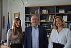 Freuen sich über den Restart von Santorin: Nikoleta Lekanidi (Direktorin der Griechischen Zentrale für Fremdenverkehr, Frankfurt), Santorins Bürgermeister Nikos Zorzos und Georgia Nomikou, Vorsitzende des Gemeinderats von Santorin
