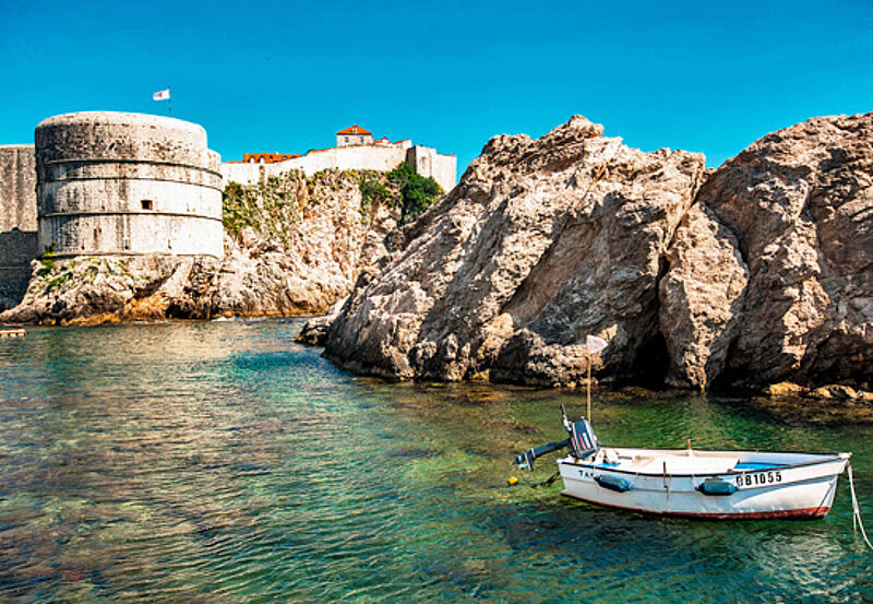 Wehrhaft gibt sich Dubrovnik von der Seeseite aus.