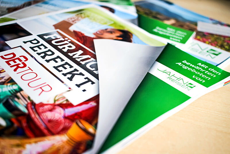 Die Ecke im Grün von Jahn Reisen weist auf das integrierte Angebot in den Dertour-Katalogen hin