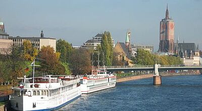 Die River Cloud (vorn) wird ab März 2010 von Euro Shipping Voyages betrieben. Foto: ta