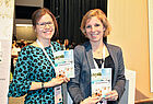 Präsentierten die neuen Booklets im A5-Format: Petra Krüger (links) und Julia Bös