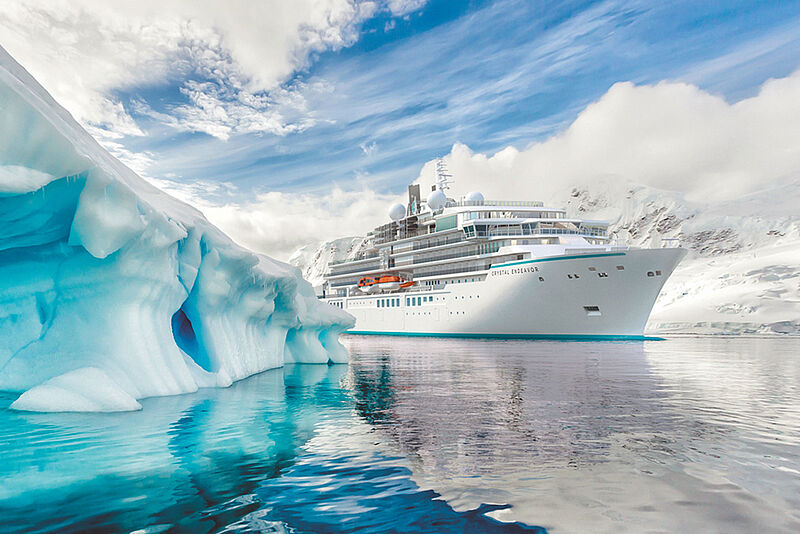 Die Crystal Endeavor fährt bis September rund um Island