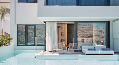 Lindos Grand: Die Glasfronten in diesen Zimmer lassen sich komplett öffnen Lindos Grand: Die Glasfronten in diesen Zimmer lassen sich komplett öffnen