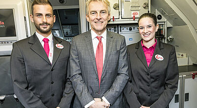 Condor-Chef Ralf Teckentrup mit Laudamotion-Crew: Wie verhält sich nach dem Rückzieher der Thomas-Cook-Veranstalter jetzt die Tochter-Airline?