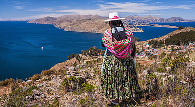 Eine neue 18-tägige Reise führt zum Titicacasee zwischen Peru und Bolivien. Foto: hadynyah/istockphoto 