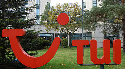 TUI – hier die Zentrale in Hannover – will vom Reiseproduzenten klassischer Prägung zum Urlaubs-Designer werden