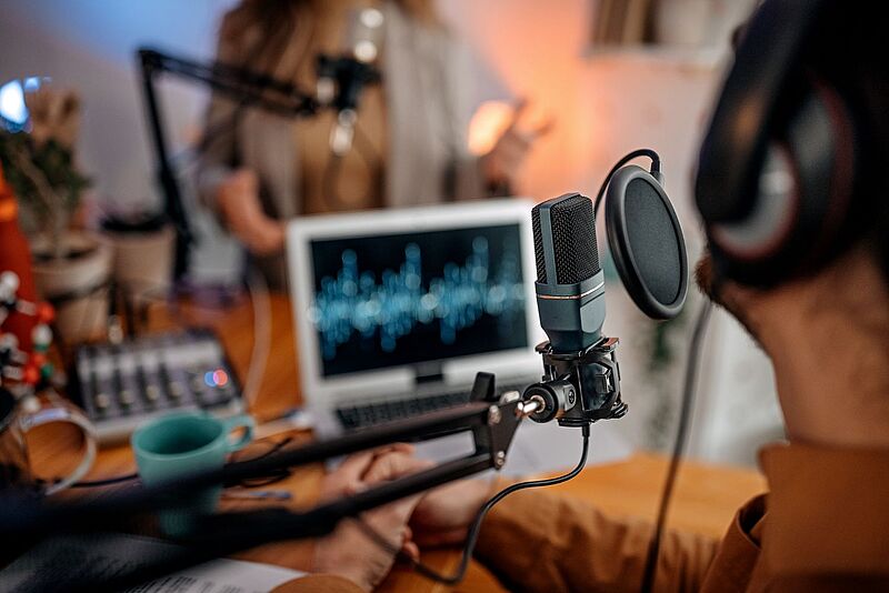 Im Laufe der Zeit wurde der Podcast von LCC Fides Reisen immer aufwändiger produziert