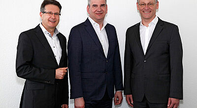 Derpart-Manager Aquilin Schömig (links) und Michael Schober (rechts) mit ihrem neuen Aufsichtsrat, Christoph Führer von DER Touristik