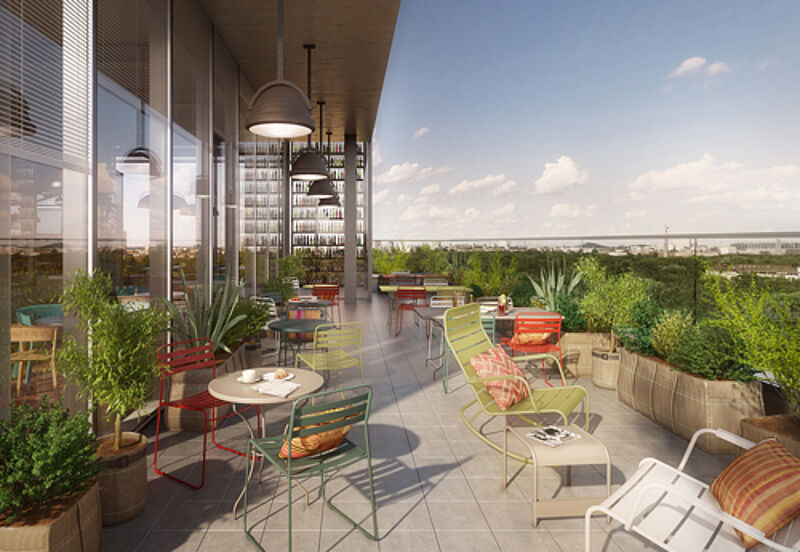 Sehr farbenfroh und entspannt gibt sich die Dachterrasse des 25 Hours Bikini in Berlin