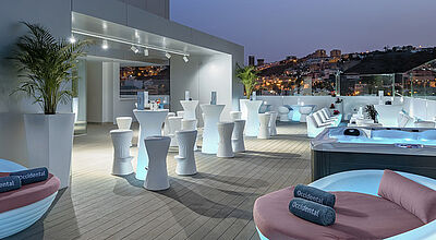 Ideal für den Tagesausklang: die Bar im Occidental Las Palmas