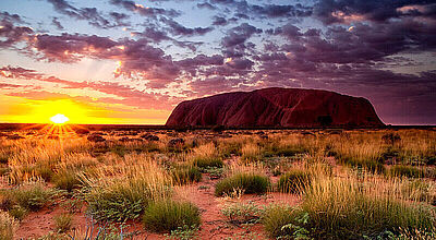 Berg Uluru im Sonnenuntergang