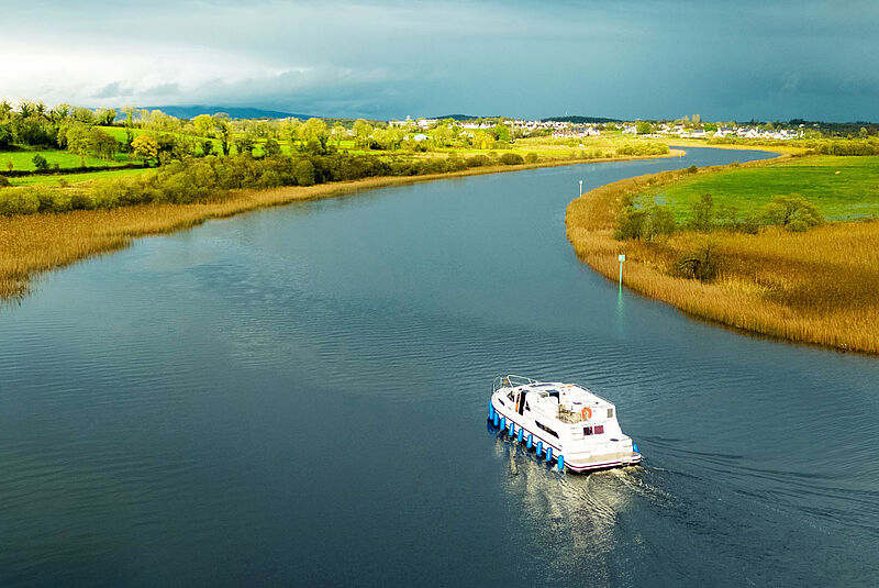 Wegen der wenigen Schleusen eignet sich das Fahrgebiet bei Carrick-on Shannon ideal für Hausboot-Neulinge