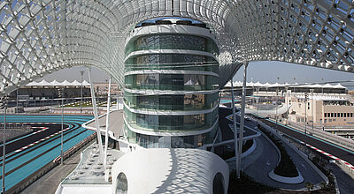 Das W Abu Dhabi – Yas Island liegt an der Formel-1-Rennstrecke
