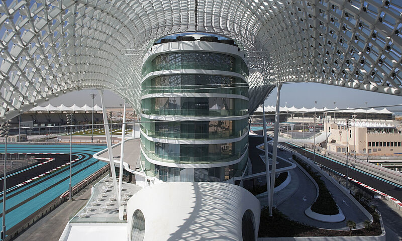 Das W Abu Dhabi – Yas Island liegt an der Formel-1-Rennstrecke