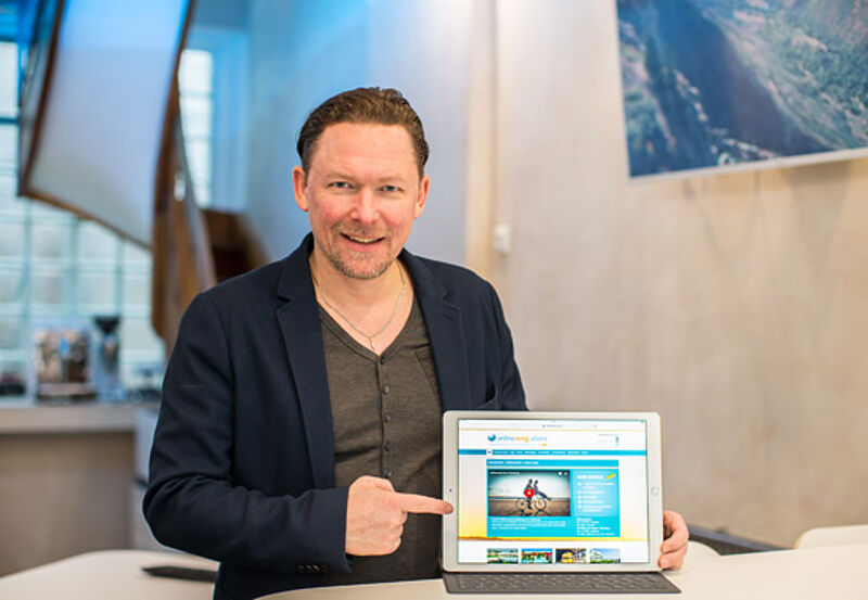 Mutiges Konzept: Reisebüro-Inhaber Bernd Kuschner in seinem Store in Würzburg
