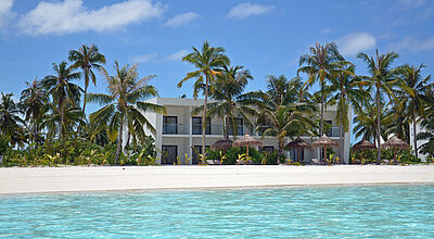 Die Bungalows liegen wenige Schritte vom Meer entfernt