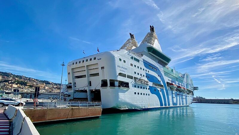Von Genua geht es mit GNV Grandi Navi Veloci nach Sardinien