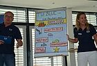 Britt-Inga Petersen (Trainerin VKL Nord) und Christoph Marzinowski (Sales Manager TUI Blue) erklären den Tagesfahrplan