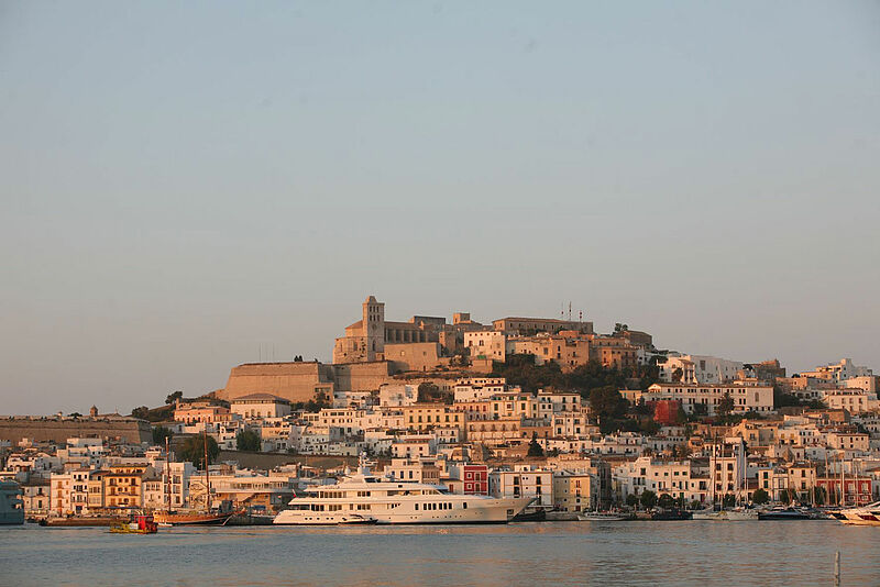 Ibiza hat für die Hauptstadt Dalt Vila, die zum Unesco-Welterbe zählt, eine Kulturroute für Kinder geschaffen