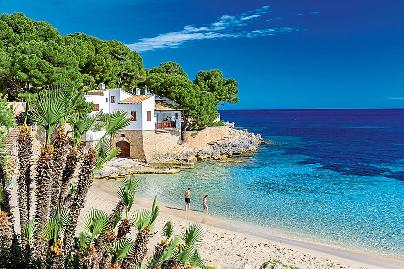 Im Sommer gab und gibt es viele ruhige Ecken auf Mallorca, hier die Cala Gat. Foto: SimonDannhauer / istockphoto