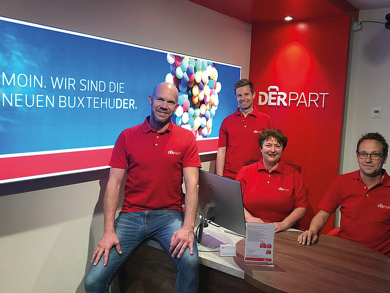 Büroleiterin in Buxtehude ist Petra Lötzgen, mit im Bild die Inhaber Sönke Bergmann (links), Benjamin Klüber und Enrico Bergmann (rechts). Foto: Derpart