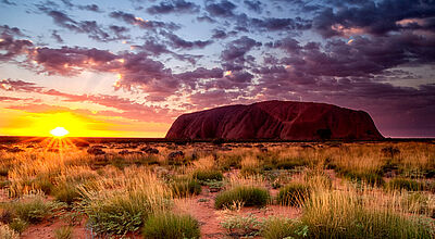 Der Uluru in Australien im Licht der Abendsonne