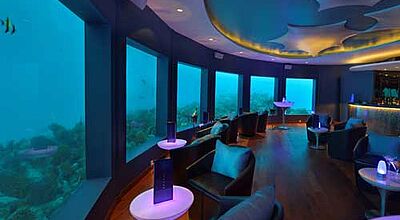 Wechselnde DJs sorgen im Subsix-Unterwasserclub auf den Malediven für Stimmung