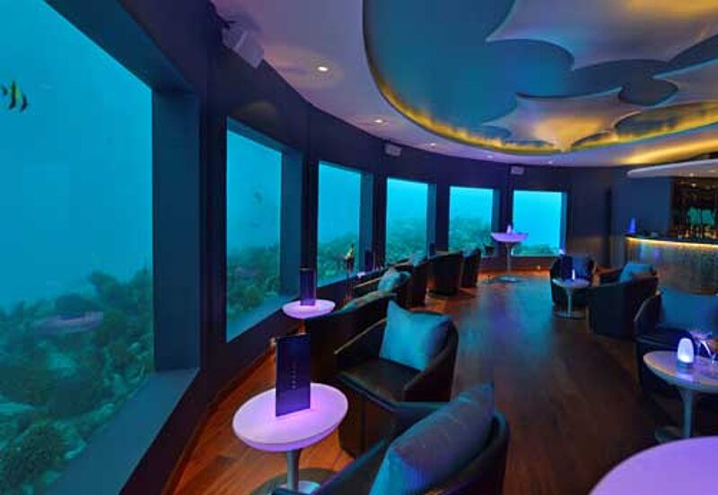 Wechselnde DJs sorgen im Subsix-Unterwasserclub auf den Malediven für Stimmung