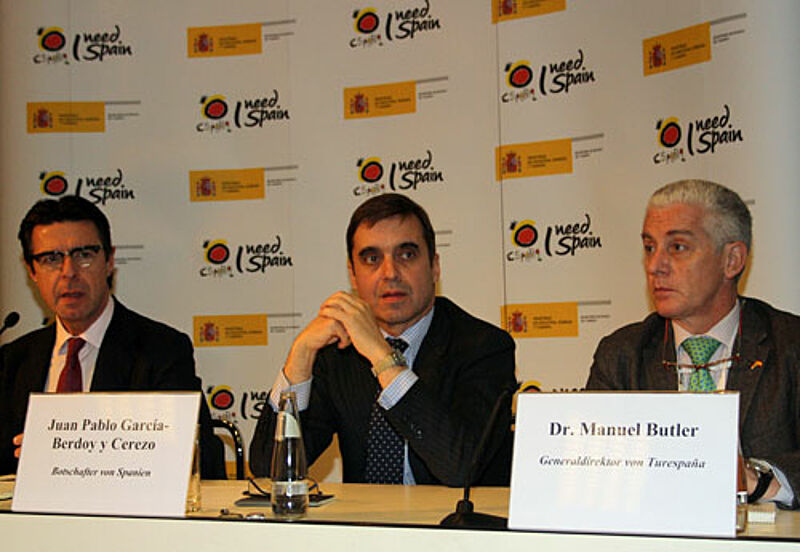 Tourismusminister Jose Manuel Soria (links) mit Botschafter Juan Pablo Garcia und dem Chef von Turespana, Manuel Butler, auf der ITB Berlin