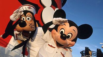 Goofy und Mickey begrüßen ihre Gäste künftig auch in New York. Foto: Disney Cruise Line