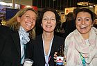 Bianca Peters von touristik aktuell (Mitte) mit Birgit Bechtle und Sandra Schunk (rechts) von Sunny Cars