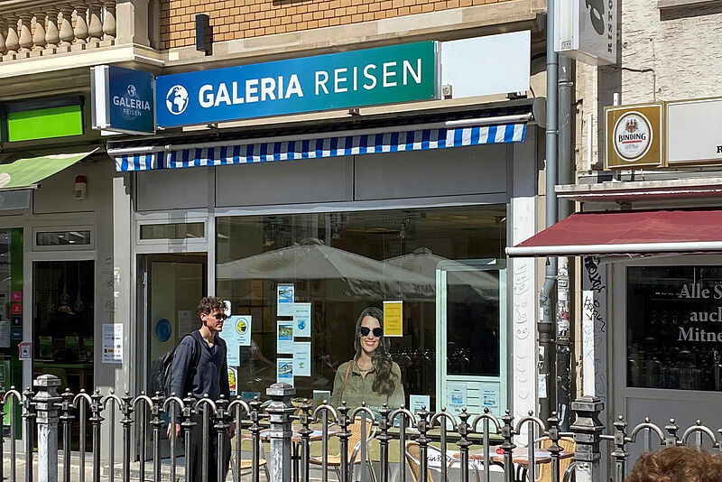 Protest in Augsburg: Für die Mitarbeiter der Agenturen von Galeria Reisen kommt offenbar jedoch jede Hilfe zu spät