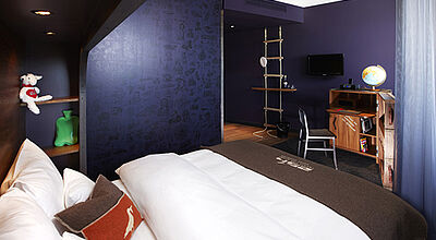 Die 170 Zimmer im 25hours Hotel Hafencity heißen Kojen und sind im maritimen Stil eingerichtet. Foto: Designhotel