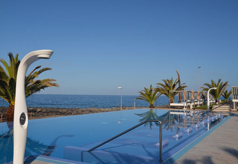 Der neue Infinity-Pool mit Pool-Liegen ist Erwachsenen vorbehalten