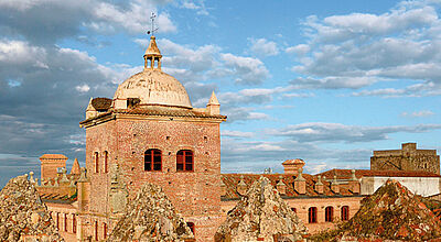 In Caceres wurde einst der Film „Die Eroberung des Paradieses“ mit Gerard Depardieu gedreht. In Caceres wurde einst der Film „Die Eroberung des Paradieses“ mit Gerard Depardieu gedreht.