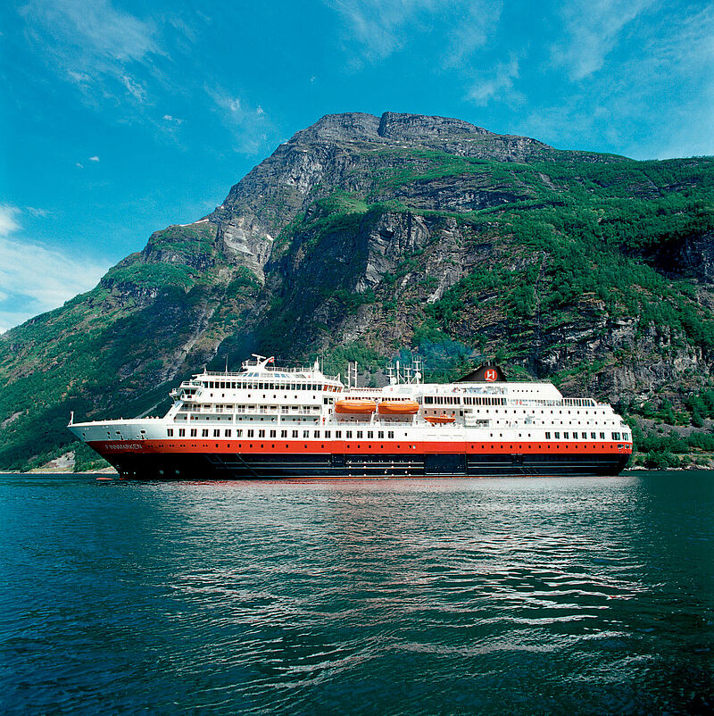 Die Finnmarken kreuzt 2021 unter dem neuen Namen Otto Sverdrup als Expeditionsschiff ab Hamburg