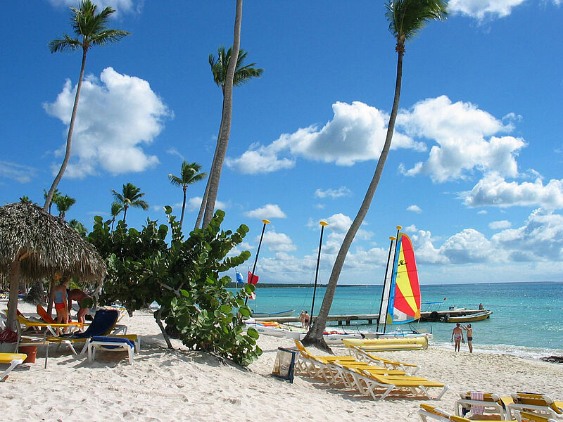 Die Dominikanische Republik mit ihren Stränden, hier Bayahibe, ist bei Urlaubern gefragt. Foto: ta