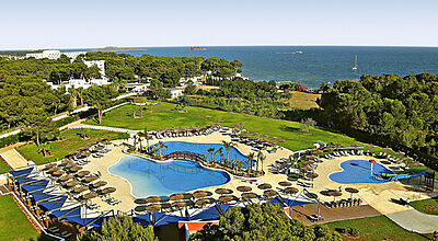 Eines der 13 Magic-Life-Häuser: der Club Cala Pada auf Ibiza Eines der 13 Magic-Life-Häuser: der Club Cala Pada auf Ibiza