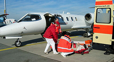 Rettungsflieger der Allianz Global Assistance: Unfälle und Krankheiten im Ausland können richtig teuer werden