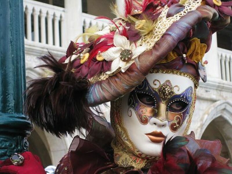 Eine viertägige Flussreise auf dem Po bringt Cook-Gäste zum Karnval in Venedig