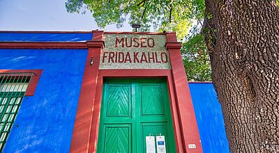 Eingang des Museums Frida Kahlo in Mexiko City