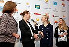 Erster Platz „Beste Gestaltung“ für das Reisebüro Döscher (von links): Laudatorin Dorothea Hohn, Ulrike Rieber, Ilka Groenewold und Mireen Höntschel