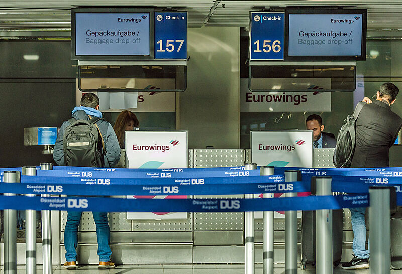 Neuer Aufreger bei Eurowings: Der Günstigflieger schafft die freie Sitzplatzwahl beim Check-in im Flughafen ab. Foto: rie