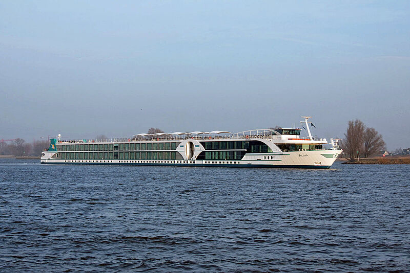 Auch Phoenix Reisen – im Bild das Flussschiff Alina – erhöht für 2023 die Preise. Foto. Phoenix Reisen
